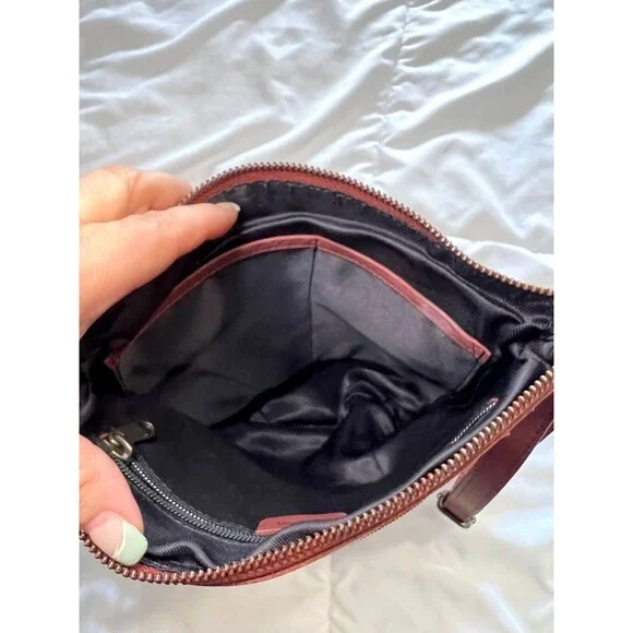 Wise Owl Cognac Leather Crossbody Bag – Adjustable Strap, Multi‑Pocket Design - Picture 10 of 16